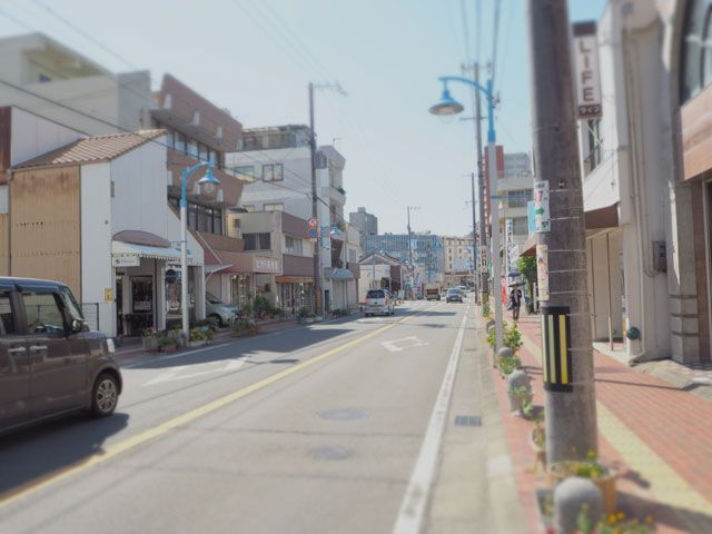 24ｈ営業のスーパー、１００円均一等生活便利なリゾートです。