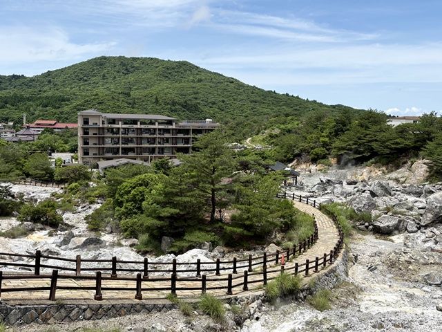 明治～昭和初期に外国人避暑地として発展。静かで落ち着いた大人の温泉地です。
