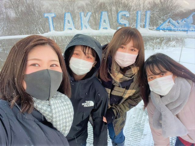 リゾバ仲間たくさん!!勤務終了後は近隣スキー場でナイターも滑れますよ☆