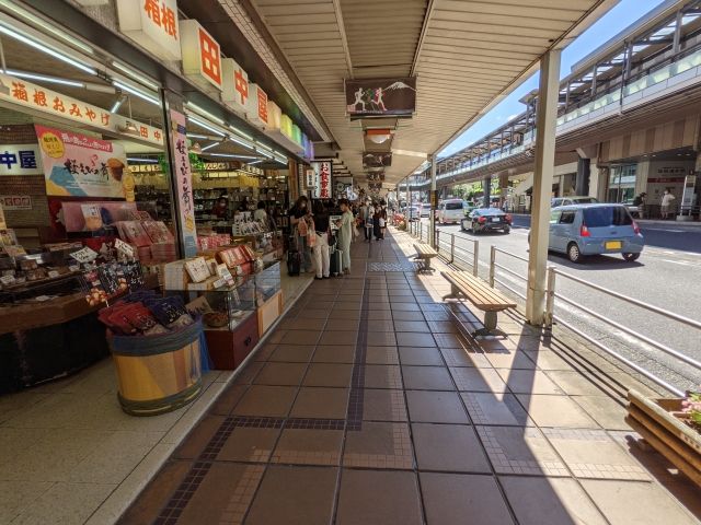 近隣には観光地・飲食店・カフェなどあり休日も楽しめます！