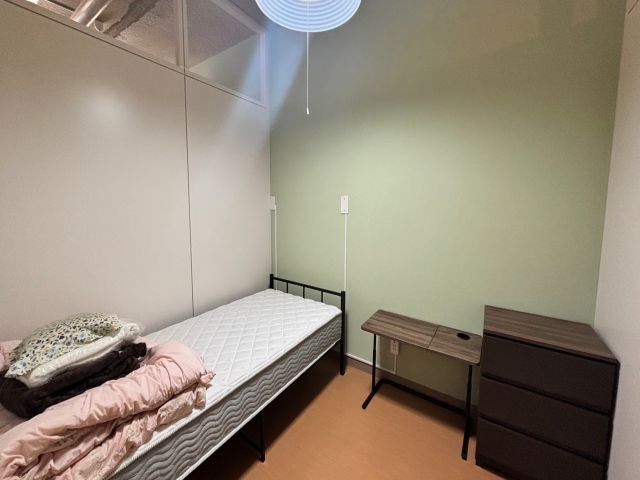 寮の個室内です。