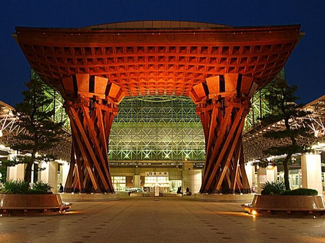 金沢までは電車ですぐ!