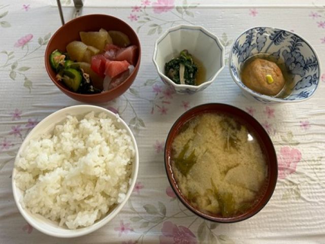 従業員食堂でご飯をいただけます！
ボリューム満点で美味しいですよ！