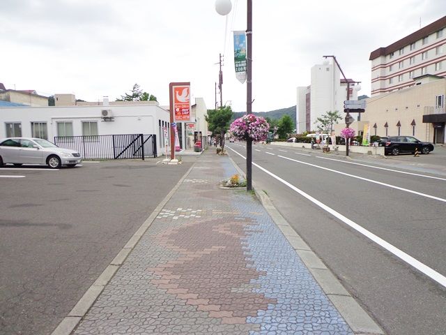 生活環境も整っております(*^^)vコンビニ、飲食店、郵便局など。