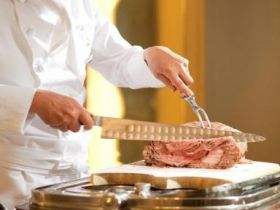 お客様の好みに合わせ、お肉は分け分け♪