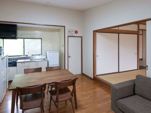 自慢の寮です！なんとこの部屋を1人で使えちゃいます！広くて綺麗な寮です！