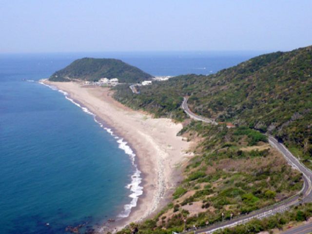 伊良湖は海も山もある自然豊かなエリアです！休日は港から船で離島にお出かけしてみては？