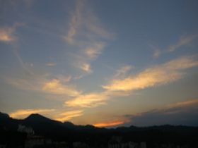 山の中腹部にあるので夕日が綺麗です