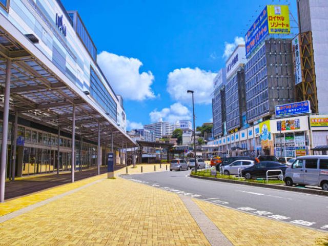 熱海は駅周辺に買い物スポットが多く、いつも賑わっています。