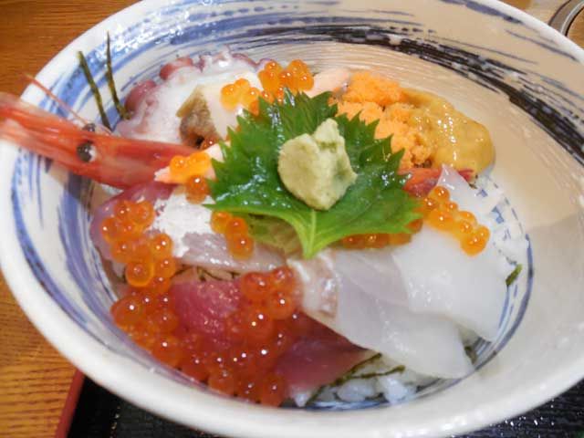 城崎といえばカニ！飲食店でのご勤務です☆