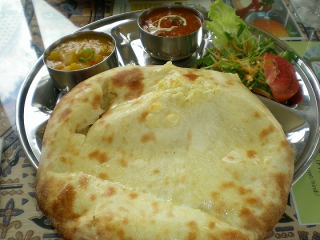 山と町が近いから生活便利！白馬にはネパール料理屋さんもあります♪