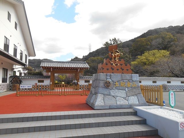 土肥のシンボル土肥金山です！ゴールドがいっぱいでワクワクしますね♪