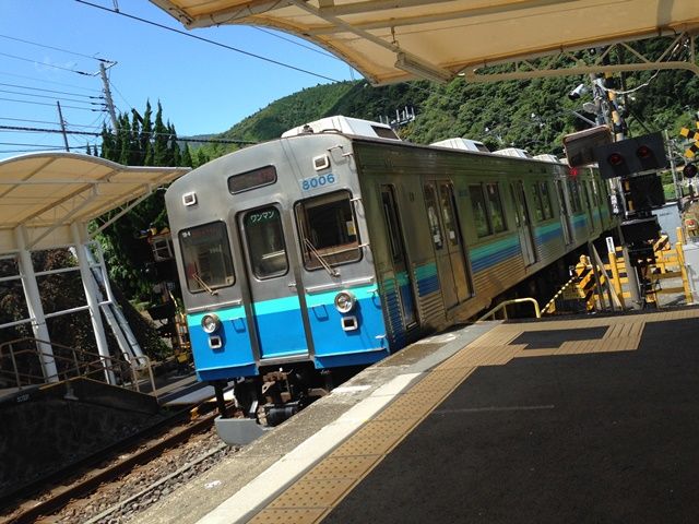 休日は海沿いを走る電車に乗ってお出かけ♪