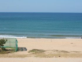徒歩5分には白浜と夕日が綺麗な夕日ヶ浦海岸があります♪