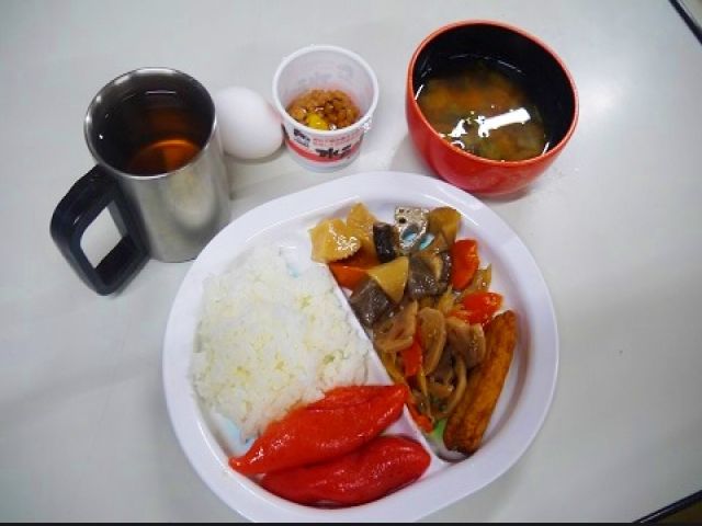 まかないは手作り☆
取り分けて食堂やお部屋で召し上がっていただきます!!