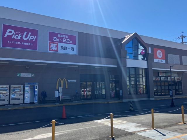 最寄り駅までシャトルバスで25分☆お休みも利用OK!!
スーパーやコンビニもあり便利です♪