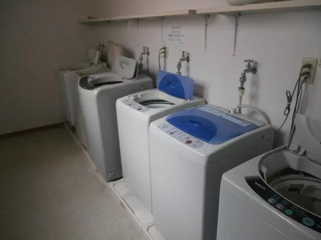 洗濯機は共有スペースで使用して頂きます。洗剤などはご持参ください♪