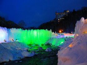 層雲峡エリア最大のイベント！
氷瀑まつりも楽しめる時期ですよ☆
