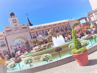 観光スポットたくさん！スペインの世界観を味わえるホールのお仕事♪