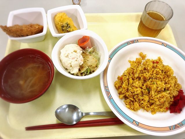 従業員食堂は日替わりです♪