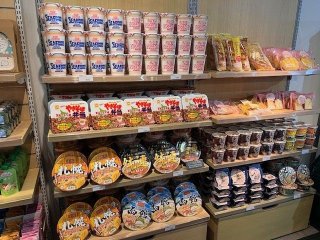 【希少な人気職種売店】少人数募集なので応募はお早めに！！通し勤務です！