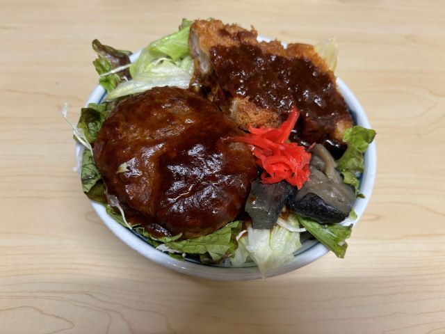 食事は休日も含めて1日3食無料！
とてもおいしいまかないと評判です！