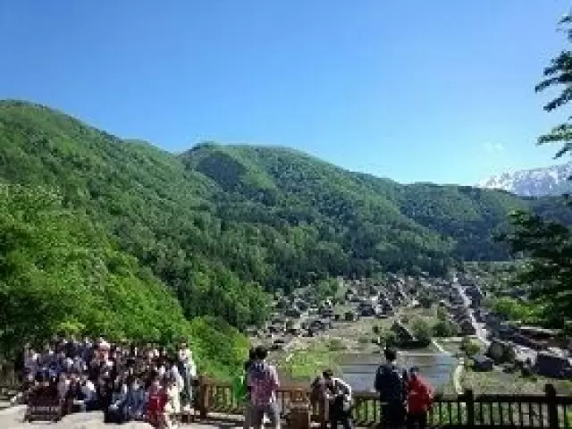 奥被弾温泉は自然も多く気持ちの良い環境。近隣の上高地は期間限定4/下-11/中にて開山中！