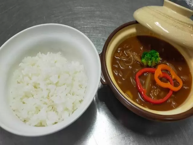 夜の賄いの一例です。日替わりになりますので、何が出るかはお楽しみに～♪