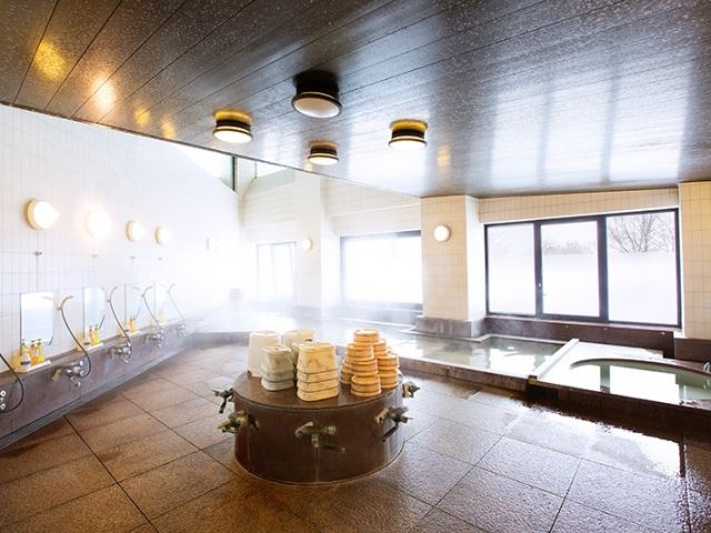 館内の温泉が利用出来ます。毎日の疲れを癒して下さいね！