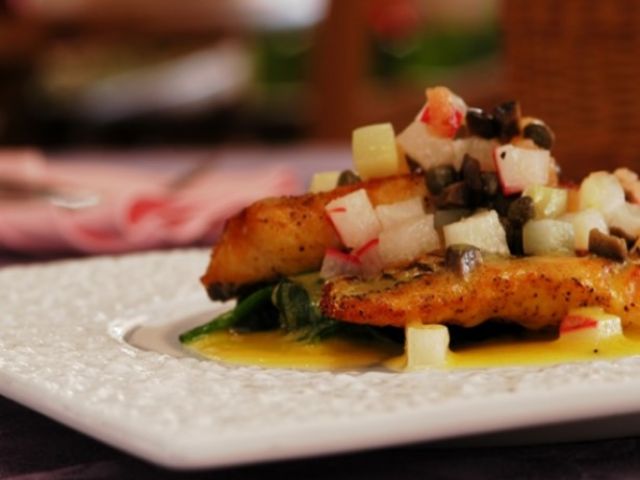 オーナが腕によりをかけたお料理でお客様をもてなします！！