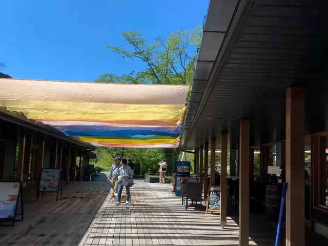 軽井沢ならではの、テラスで気持ちい空気を堪能してください。