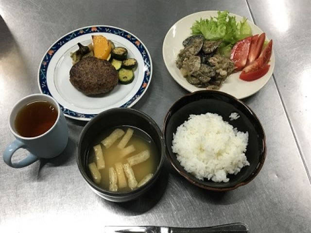 休日も含め毎日3食まかない付きです！！たくさん食べてお仕事頑張りましょう！！