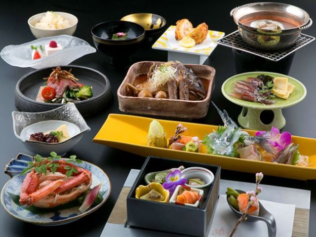 懐石料理の提供です。
就業経験があれば飲食未経験でも相談できます！