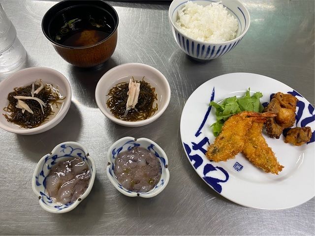 賄いの一例♪日替わりで作っていただけます。男性・女性どちらのスタッフからも美味しいと評判♪