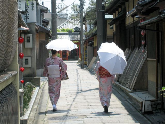 はんなりとした街並みを散歩してみてください。