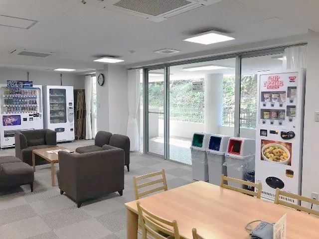 寮は改装して綺麗です。完全個室寮で管理人さんもいるので、安心です