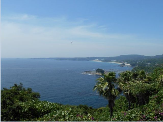 海が臨める高台に施設がございます！！