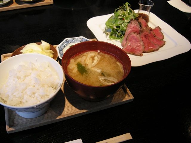 時間が空いたら観光に出歩いてみては？！美味しいものがたくさんあるよ！