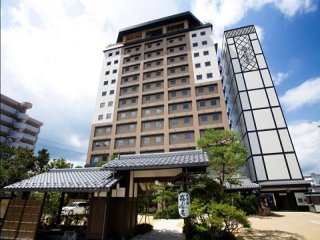 【急募】「高山桜庵」限定１名募集!!館内寮◇休日も食事無料◇語学が活かせる