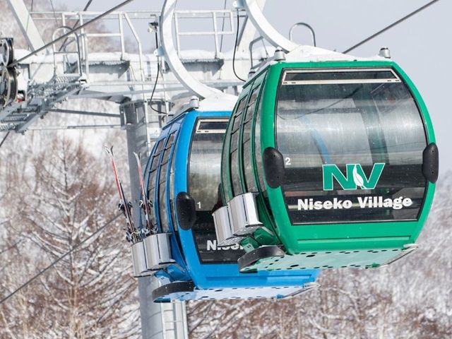 羊蹄山を望むパウダーの聖地「ニセコビレッジスキーリゾート」