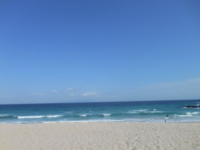 お休みの日にサーフィンや気分転換に海辺を散歩できます！