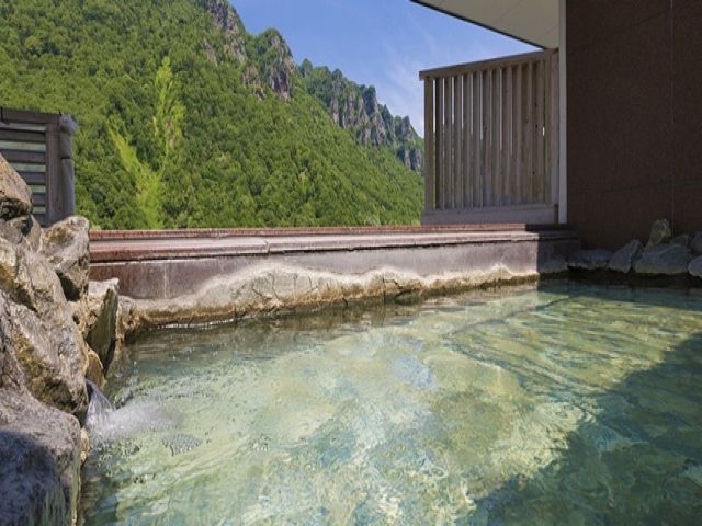 自慢の温泉にも入れますよ！！