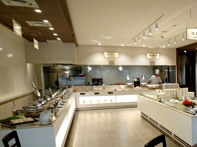 沖縄らしさ満点の大型リゾートホテルでの調理補助のお仕事です！人間関係バッチリの職場です★