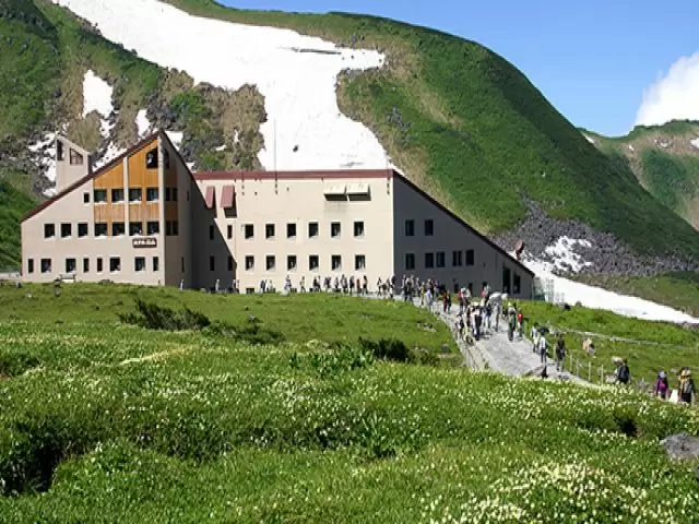 ＼雪も残る春の立山、人気ホテルでお仕事／
バックカントリープレイヤーも大歓迎