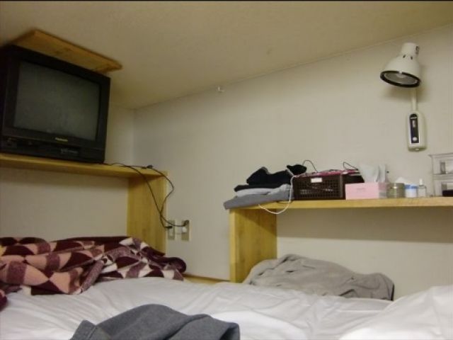 寮はこんな感じです☆狭いですが上高地では珍しい個室タイプのお部屋です!!