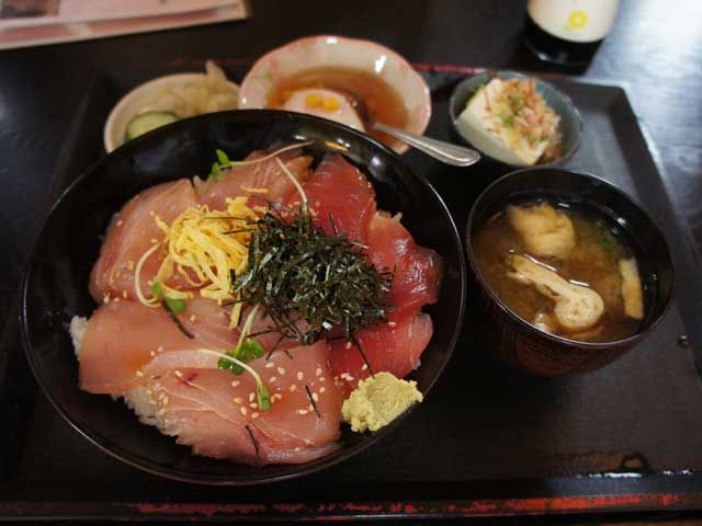 マグロの有名な地域ならではの料理☆休日も充実！