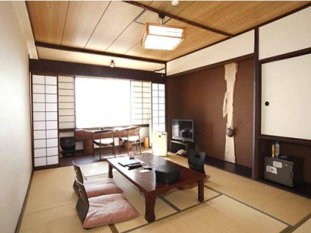 寮は嬉しい客室利用!!広々とした和室タイプなので休みもゆっくり過ごせます!!