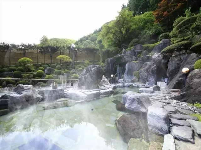仕事終わりには温泉でゆっくり♪温泉に入れるのもリゾートバイトの醍醐味です♪