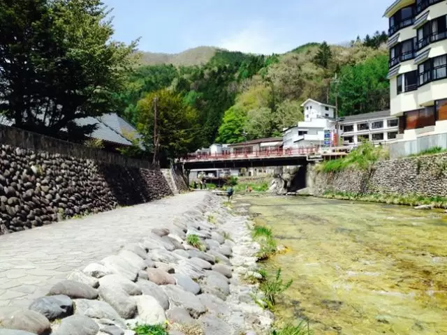 温泉街の雰囲気も良いですね