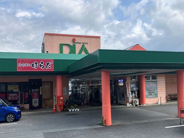 コンビニで徒歩すぐ!!
バスで10分でスーパーや銀行まで行ける適度に便利な田舎です♪